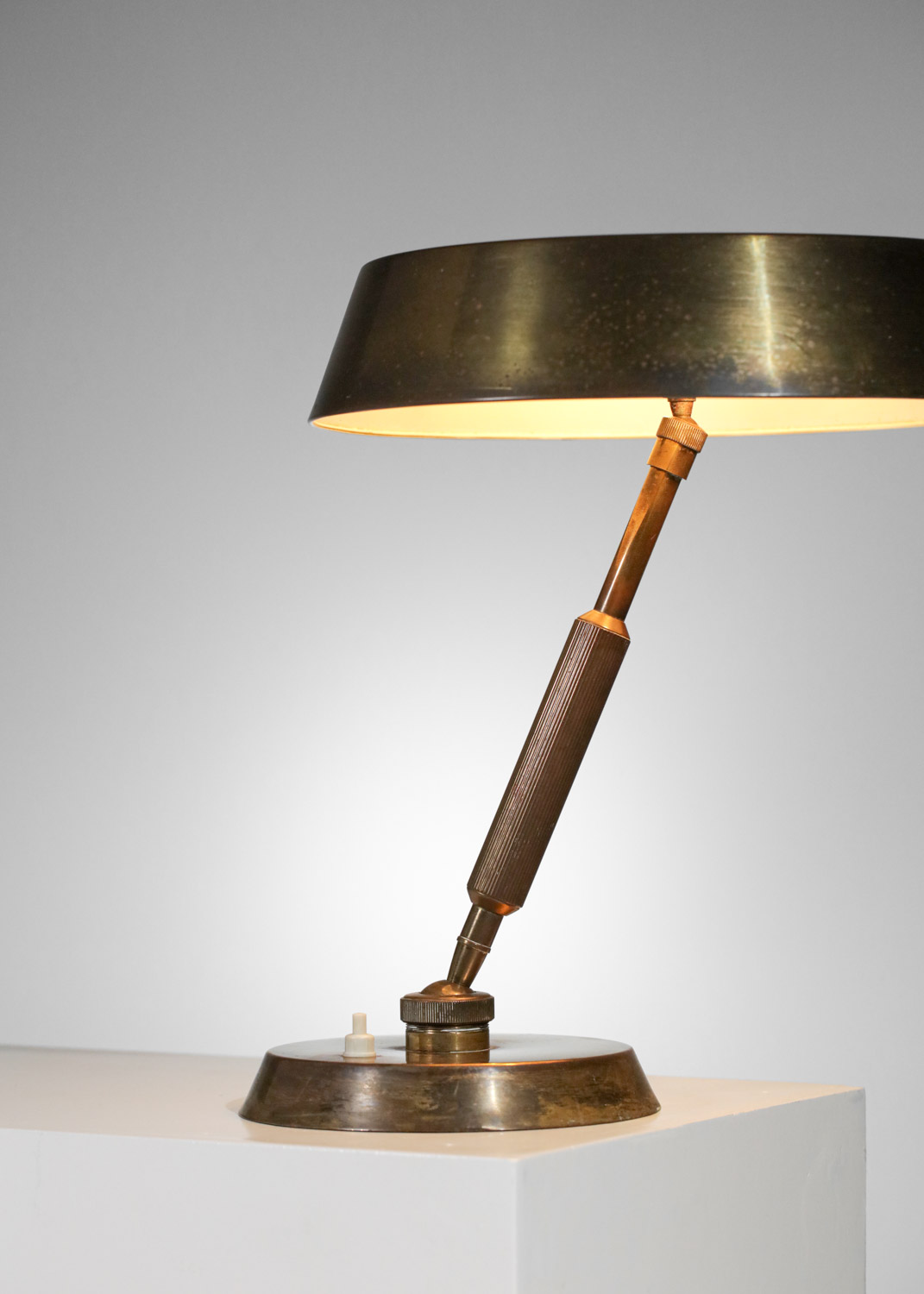 lampe de table italienne Oscar Torlasco des années 60 en laiton massif - G403