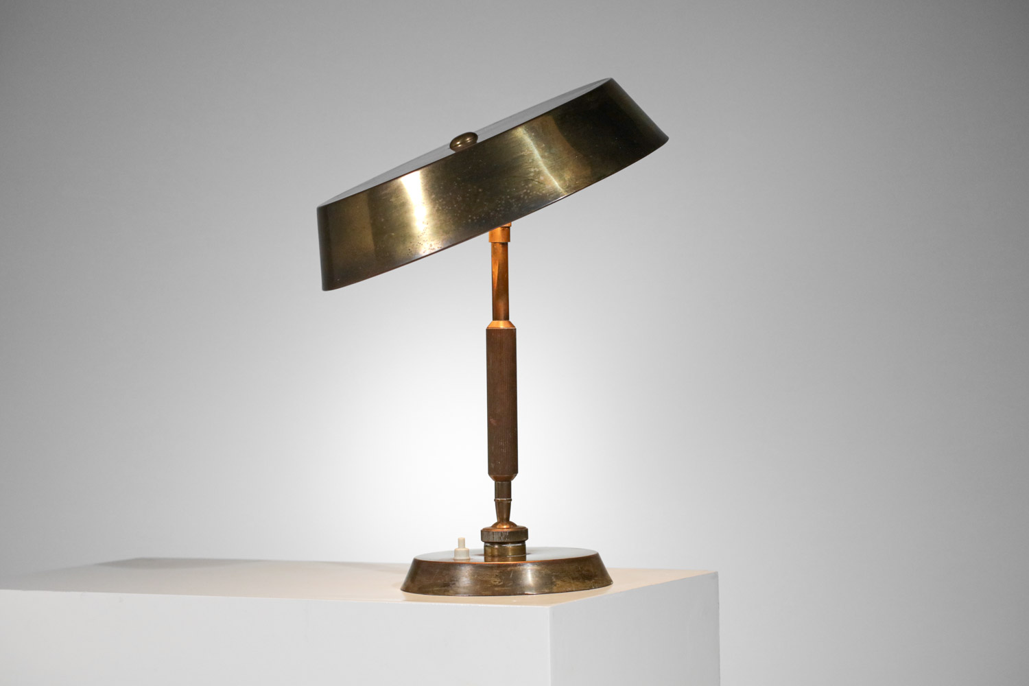 lampe de table italienne Oscar Torlasco des années 60 en laiton massif - G403