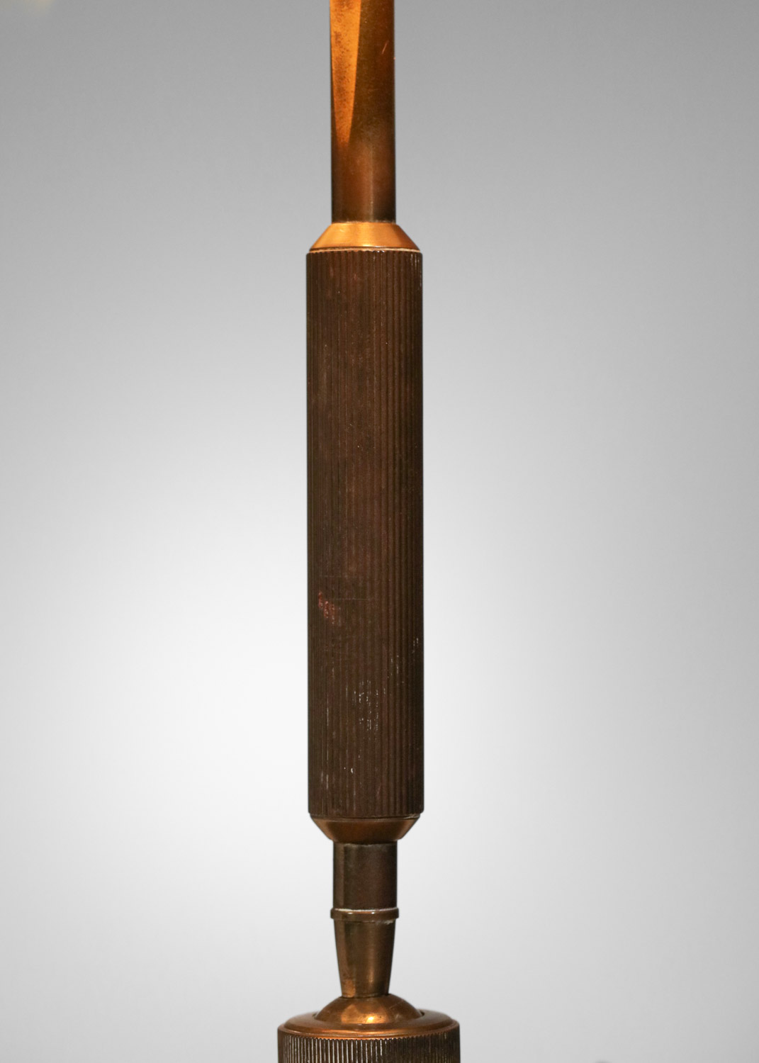 lampe de table italienne Oscar Torlasco des années 60 en laiton massif - G403