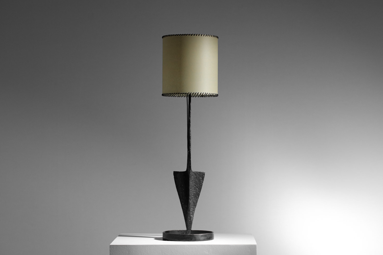 lampe / lampadaire travail populaire brutaliste en fer forgé - G271
