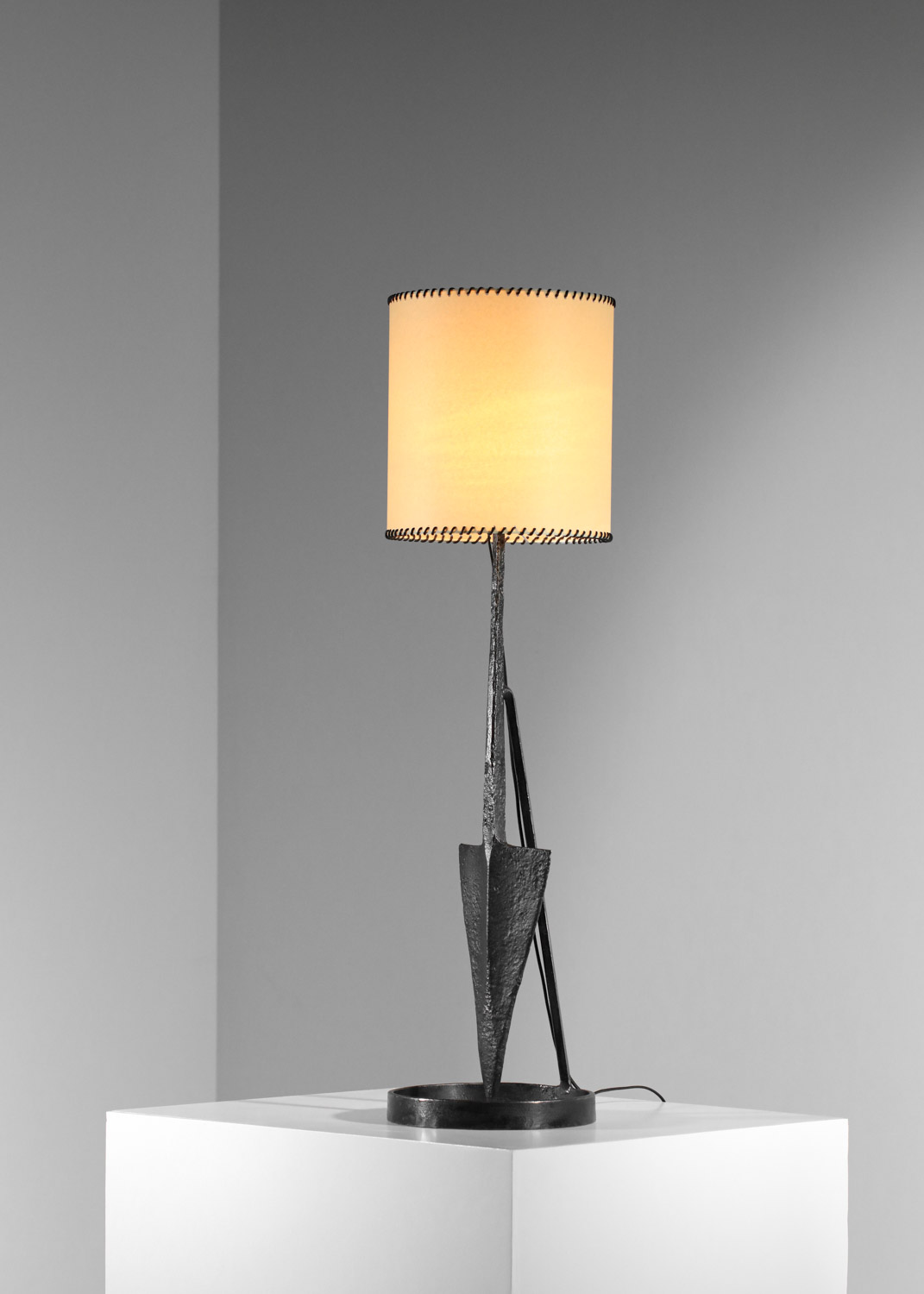 lampe / lampadaire travail populaire brutaliste en fer forgé - G271