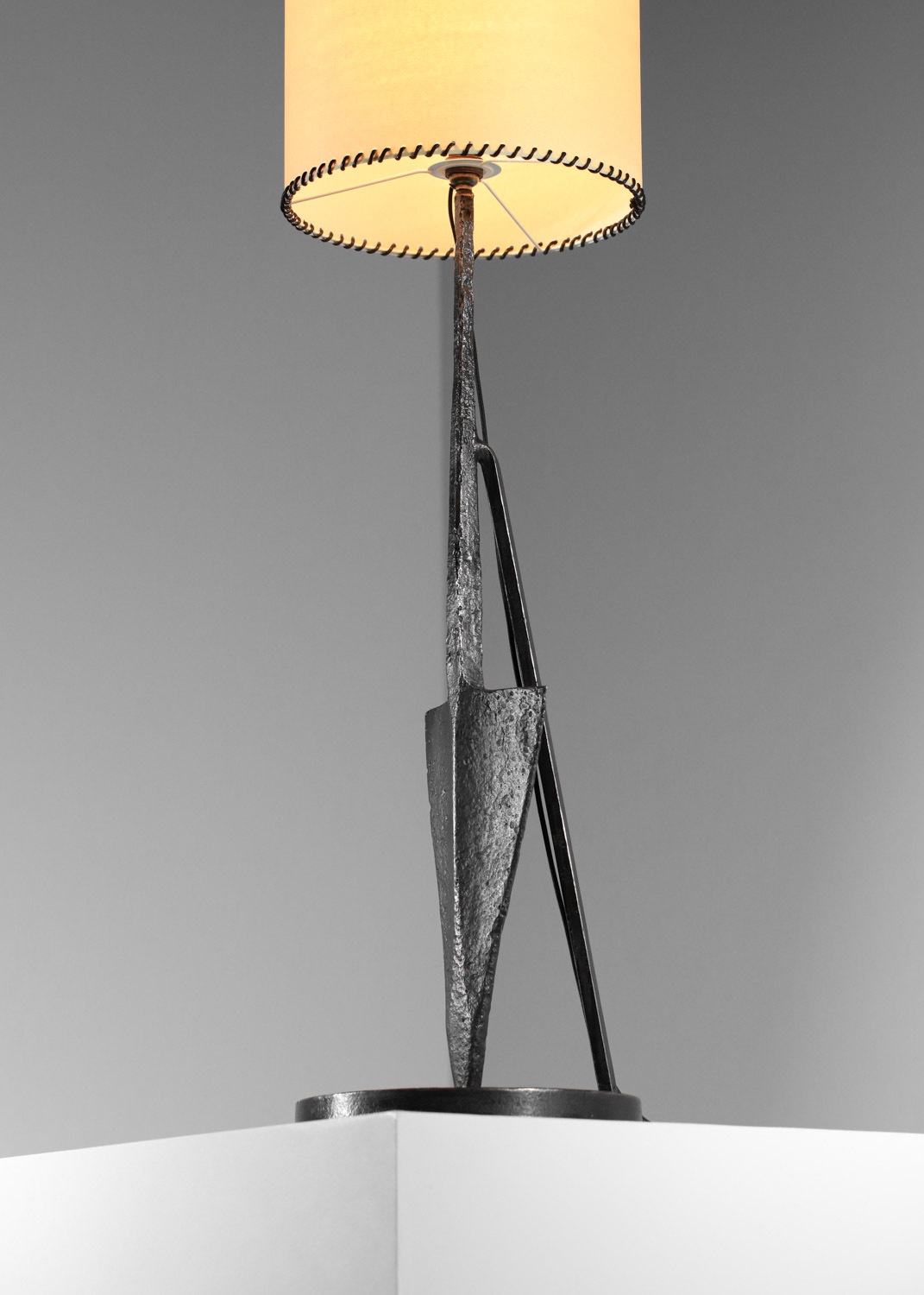 lampe / lampadaire travail populaire brutaliste en fer forgé - G271