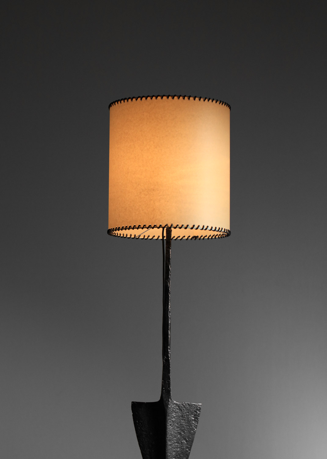 lampe / lampadaire travail populaire brutaliste en fer forgé - G271
