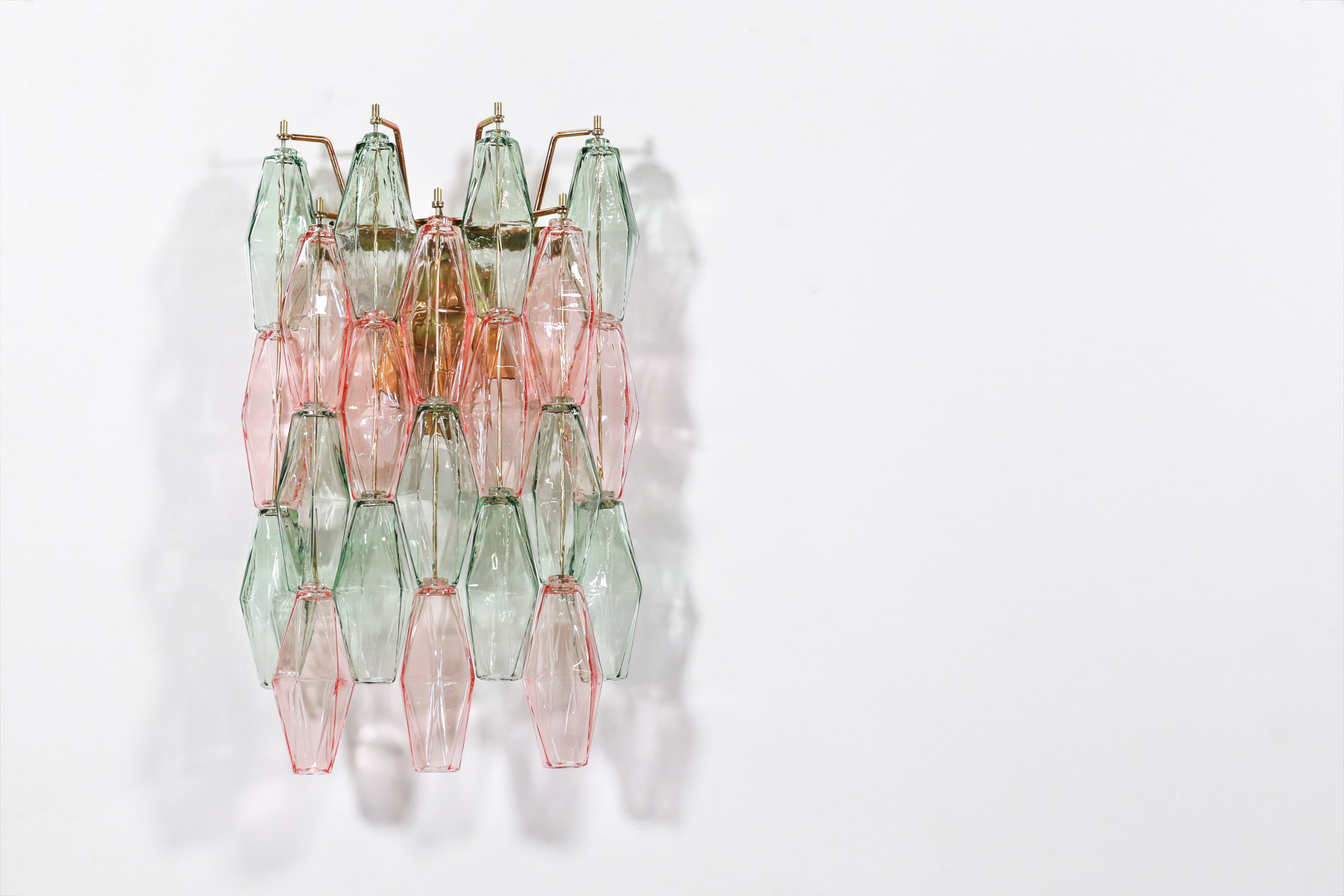 paire d'appliques italiennes polyèdres cascade vertes et roses verre de venini moderne