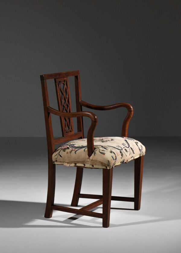 paire de chaises accoudoirs fauteuils décoratifs en chêne massif et tapisserie années 40 - G353
