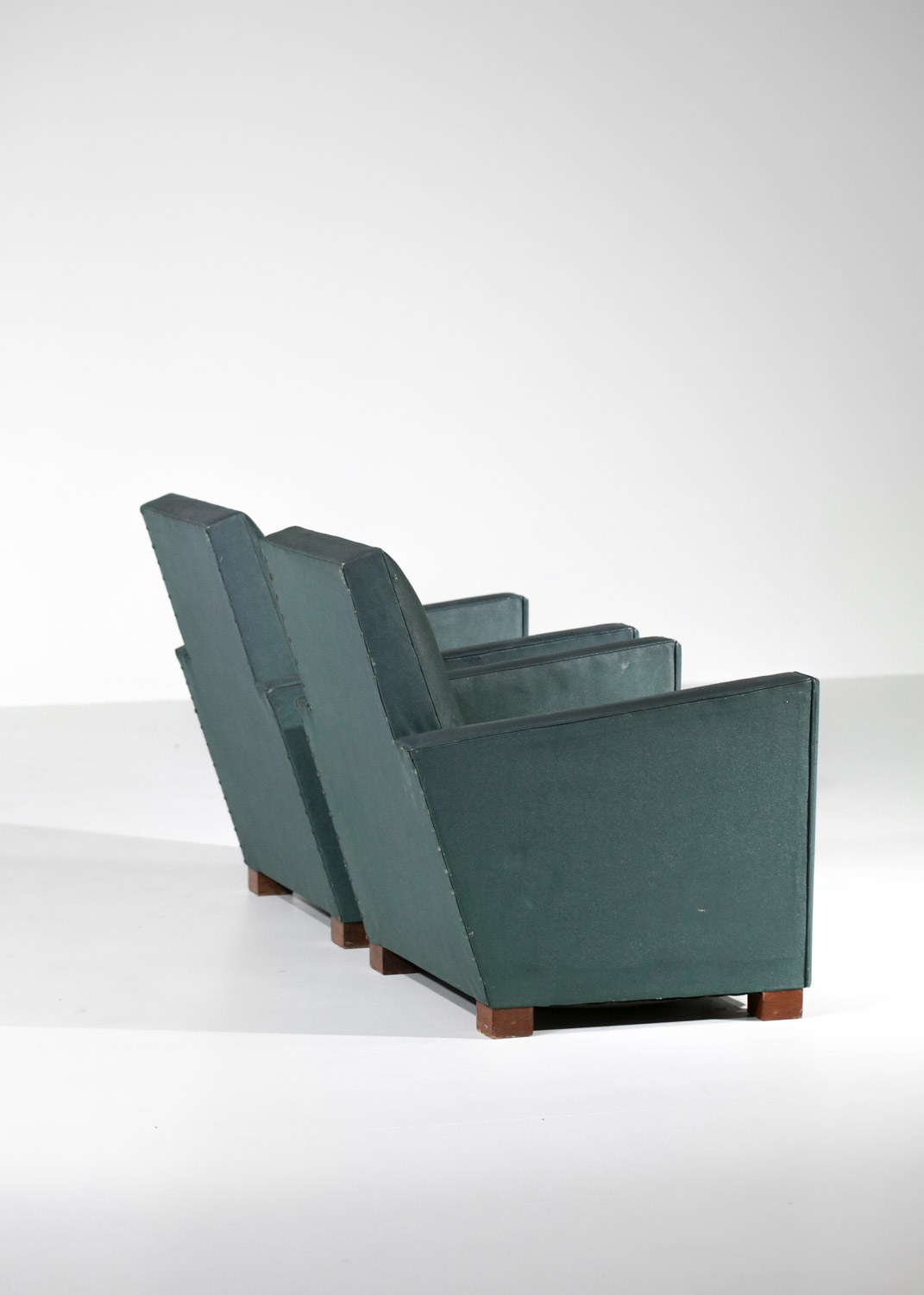paire de fauteuils art déco modernistes simili cuir vert style Jacques Adnet - G829