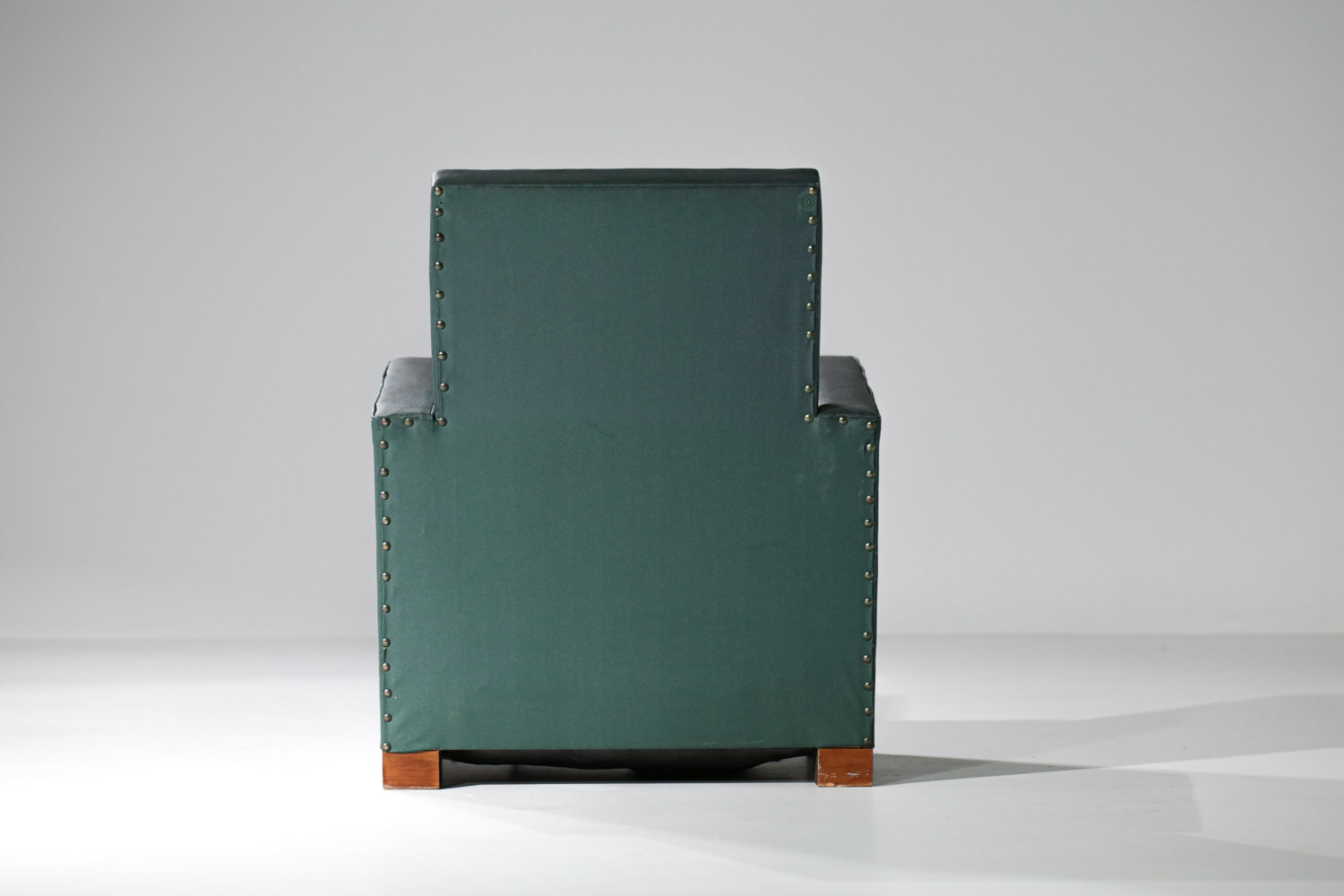 paire de fauteuils art déco modernistes simili cuir vert style Jacques Adnet - G829