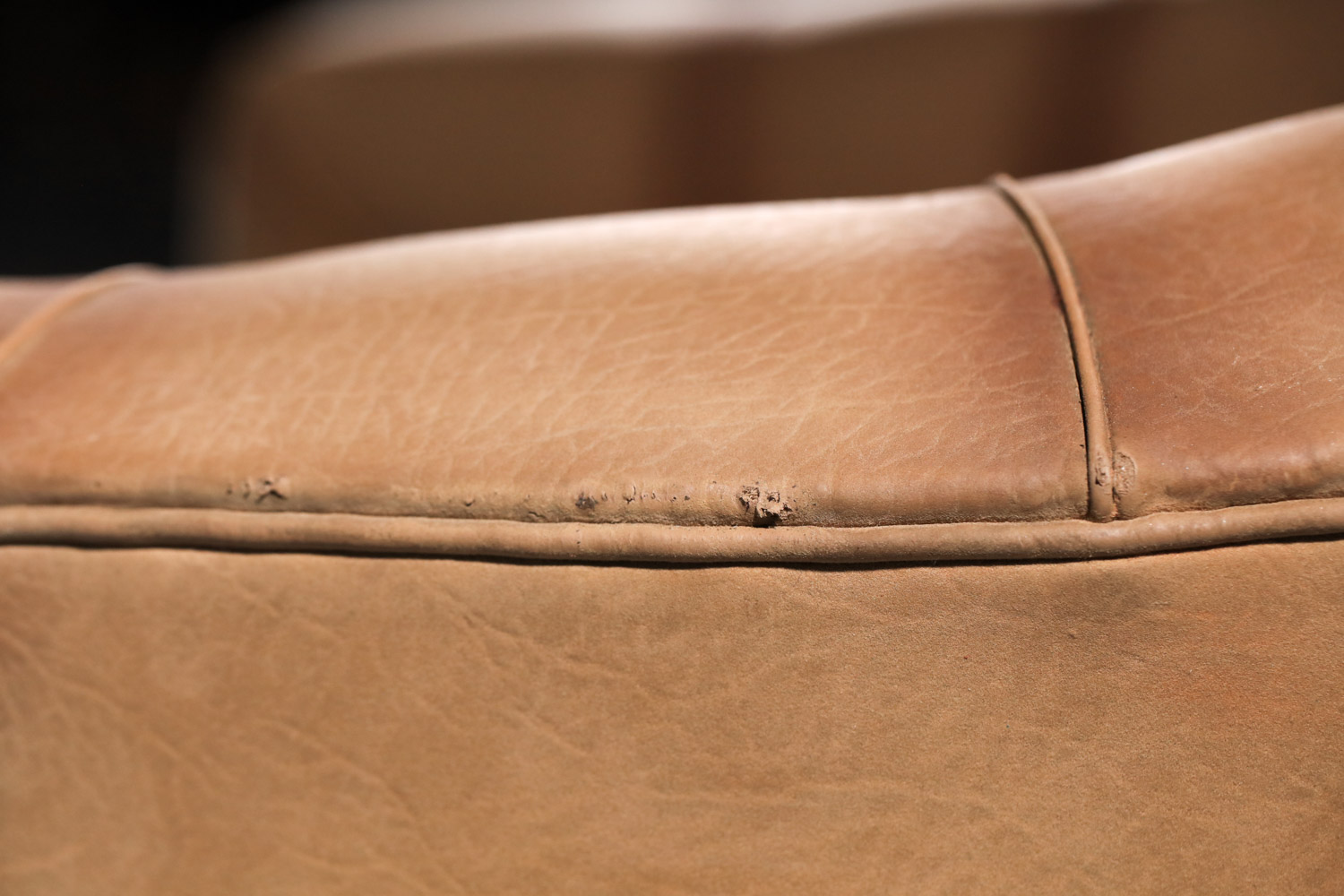 paire de fauteuils italiens attribuée à Ico Parisi en cuir et bois massif - I353