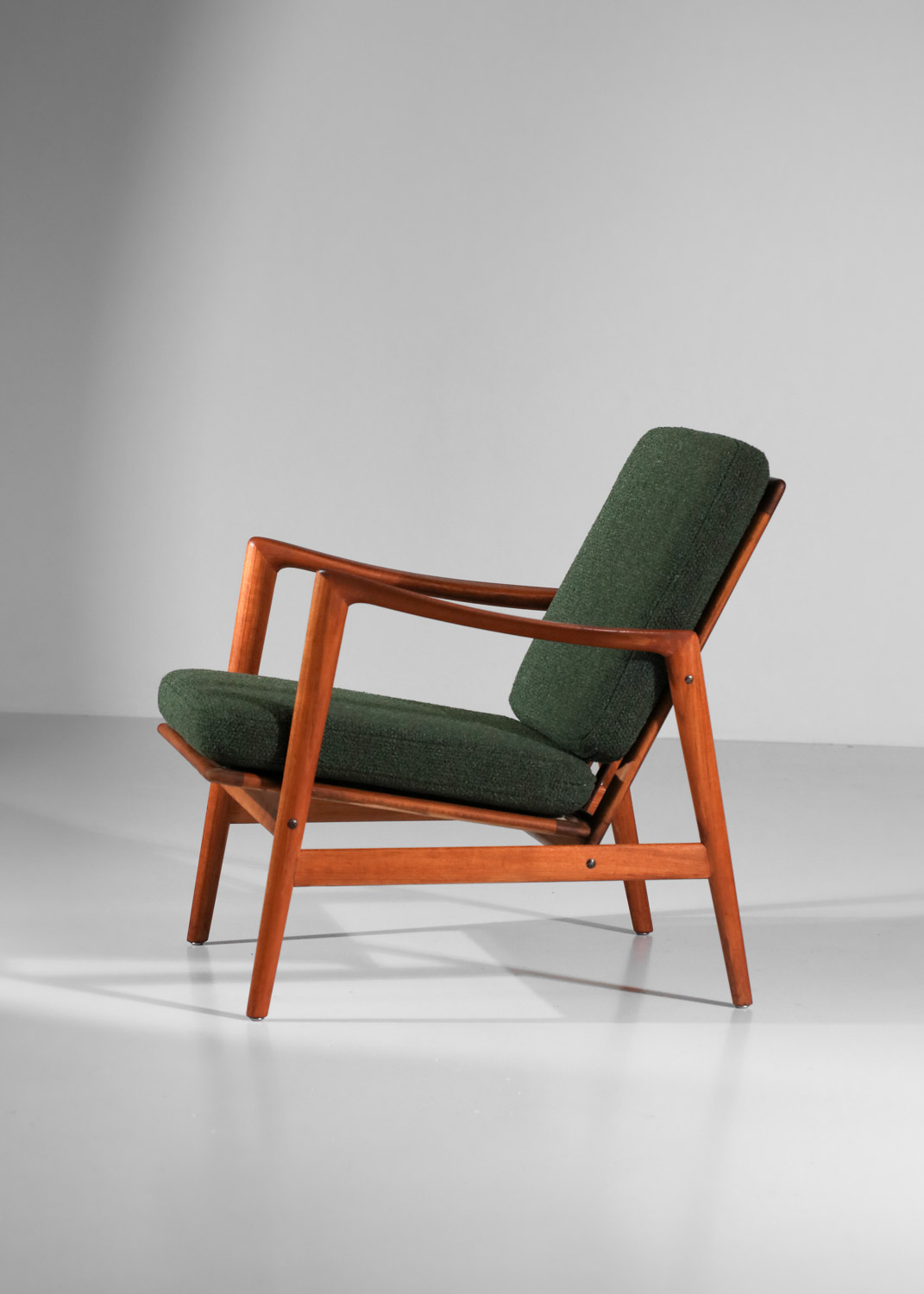 paire de fauteuils italiens des années 60 en teck et hêtre massif - H065