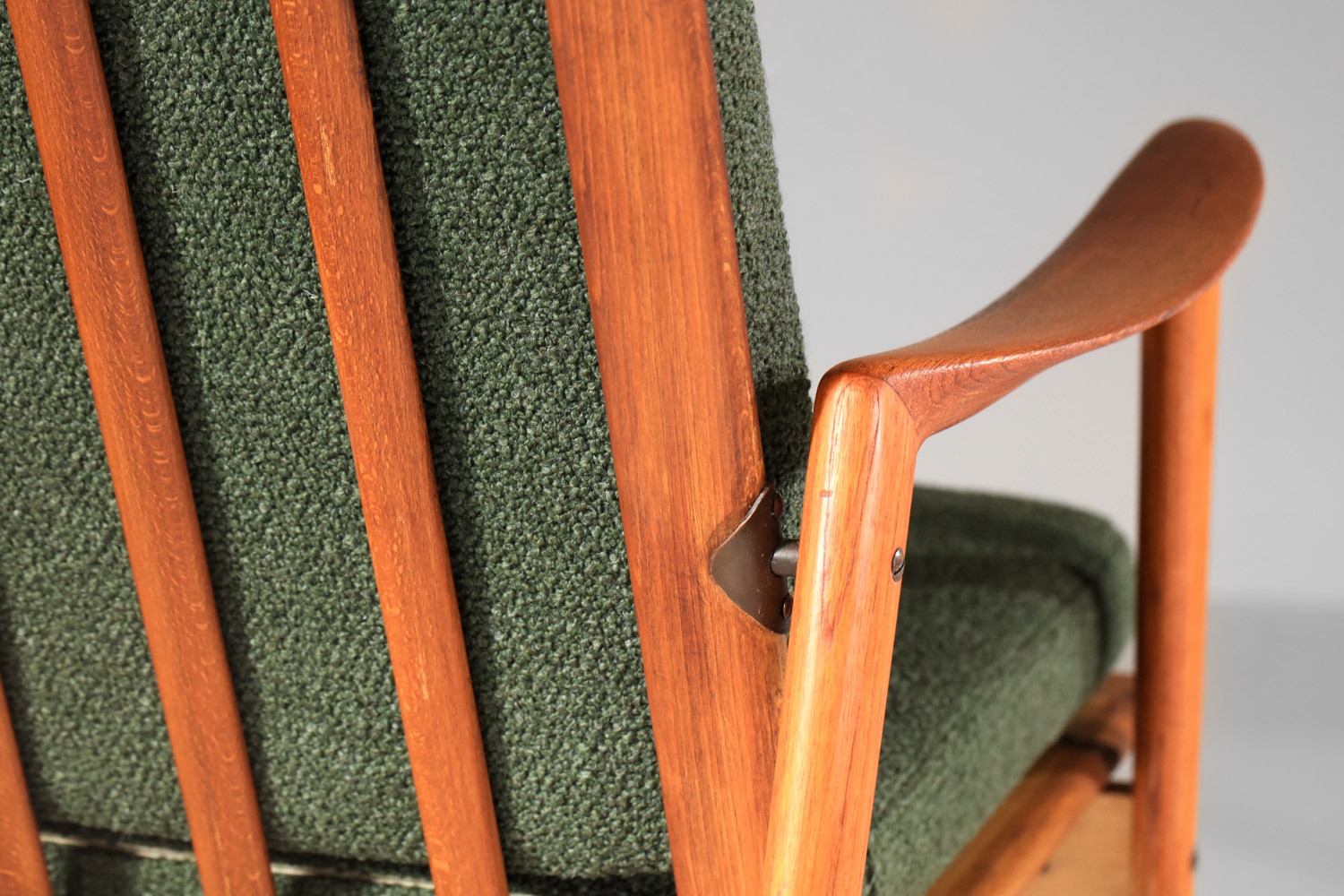paire de fauteuils italiens des années 60 en teck et hêtre massif - H065