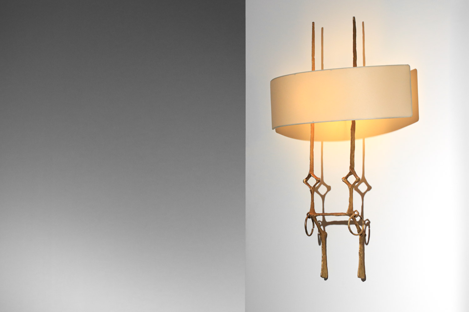 Paire de lampes Felix Agostini "Chimène" en bronze doré - H307