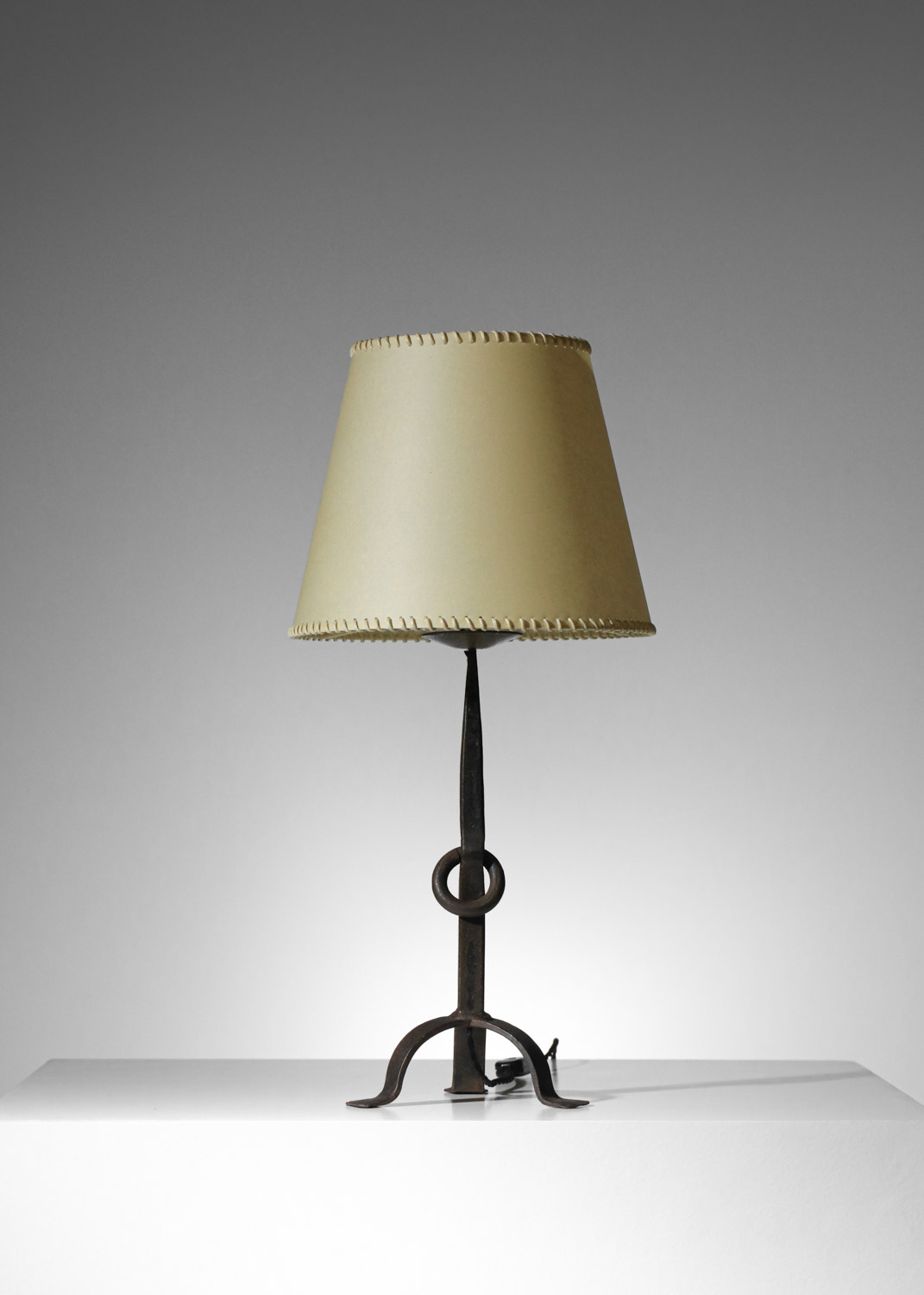 pied de lampe brutaliste en fer forgé travail populaire années 60