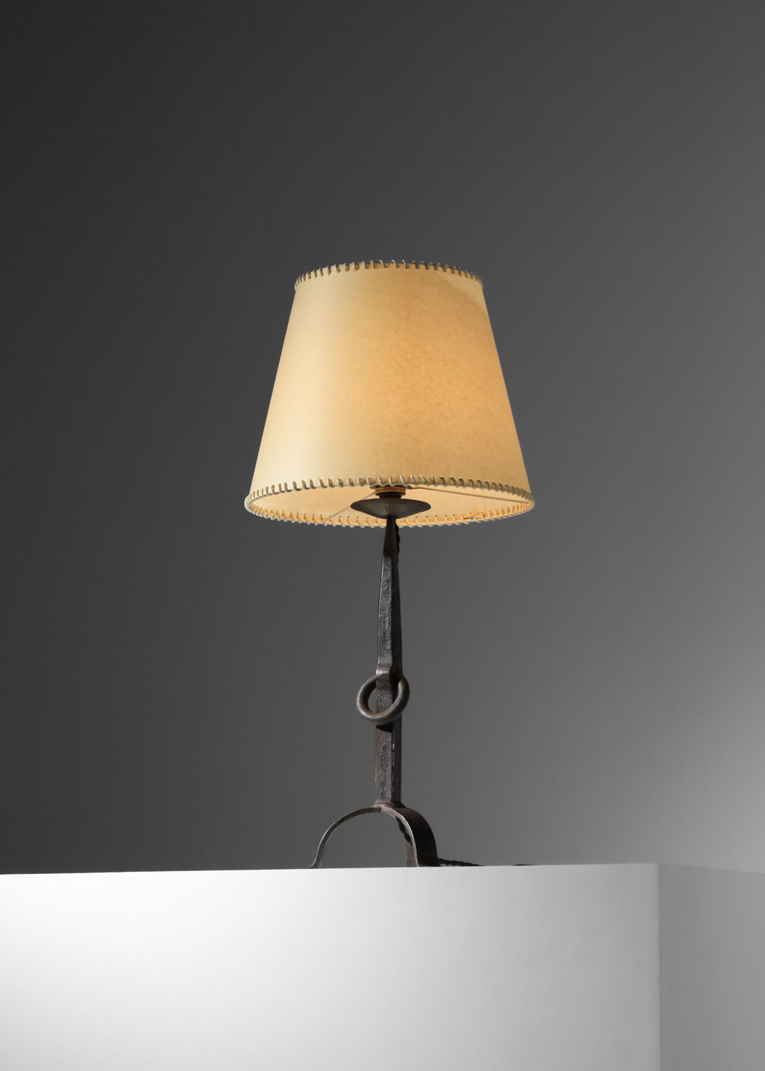 pied de lampe brutaliste en fer forgé travail populaire années 60