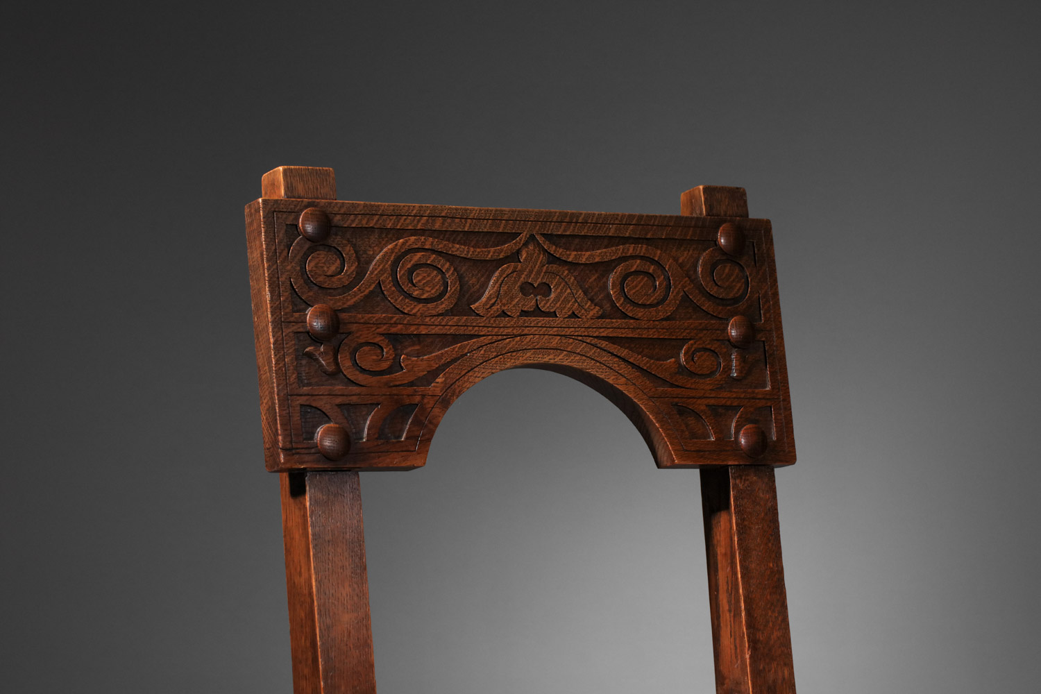 Suite de 2 fauteuils et 6 chaises en chêne massif et osier des années 50 dossier sculpté style SAVINA Joseph
