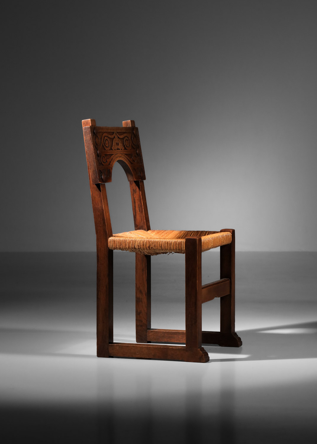 Suite de 2 fauteuils et 6 chaises en chêne massif et osier des années 50 dossier sculpté style SAVINA Joseph
