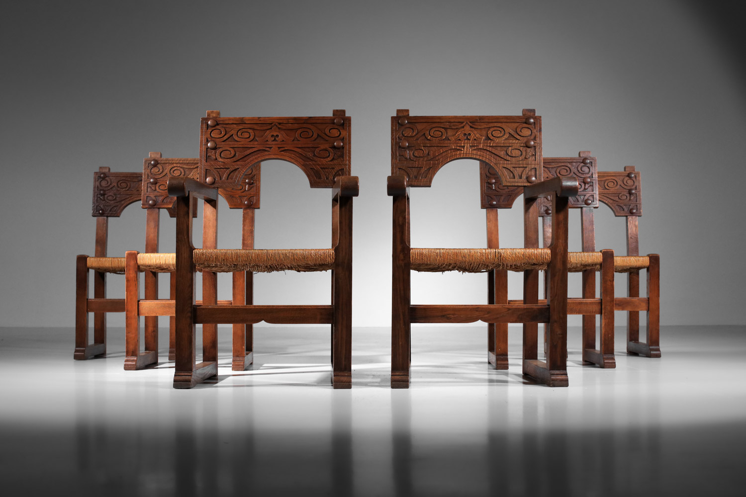 Suite de 2 fauteuils et 6 chaises en chêne massif et osier des années 50 dossier sculpté style SAVINA Joseph