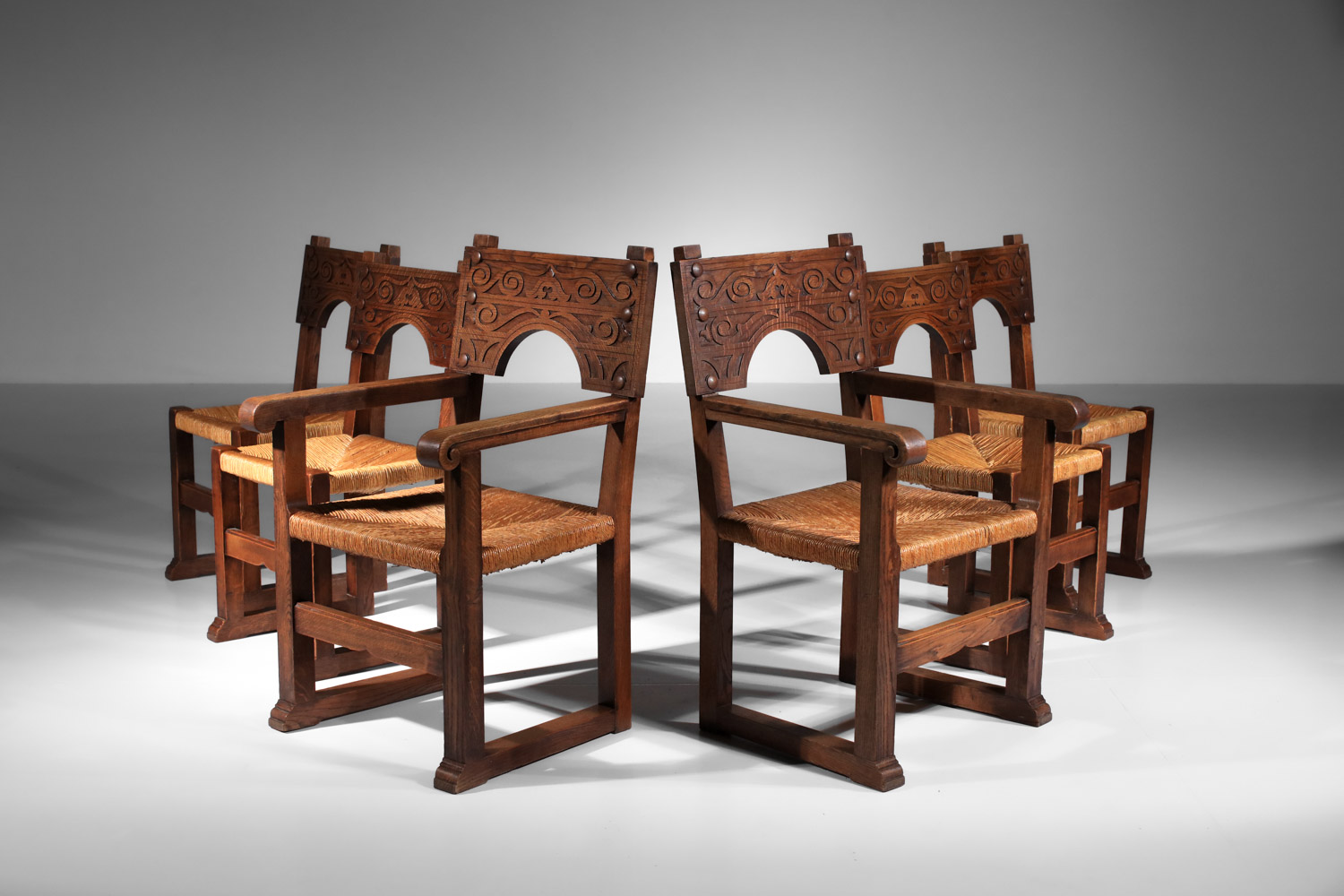 Suite de 2 fauteuils et 6 chaises en chêne massif et osier des années 50 dossier sculpté style SAVINA Joseph