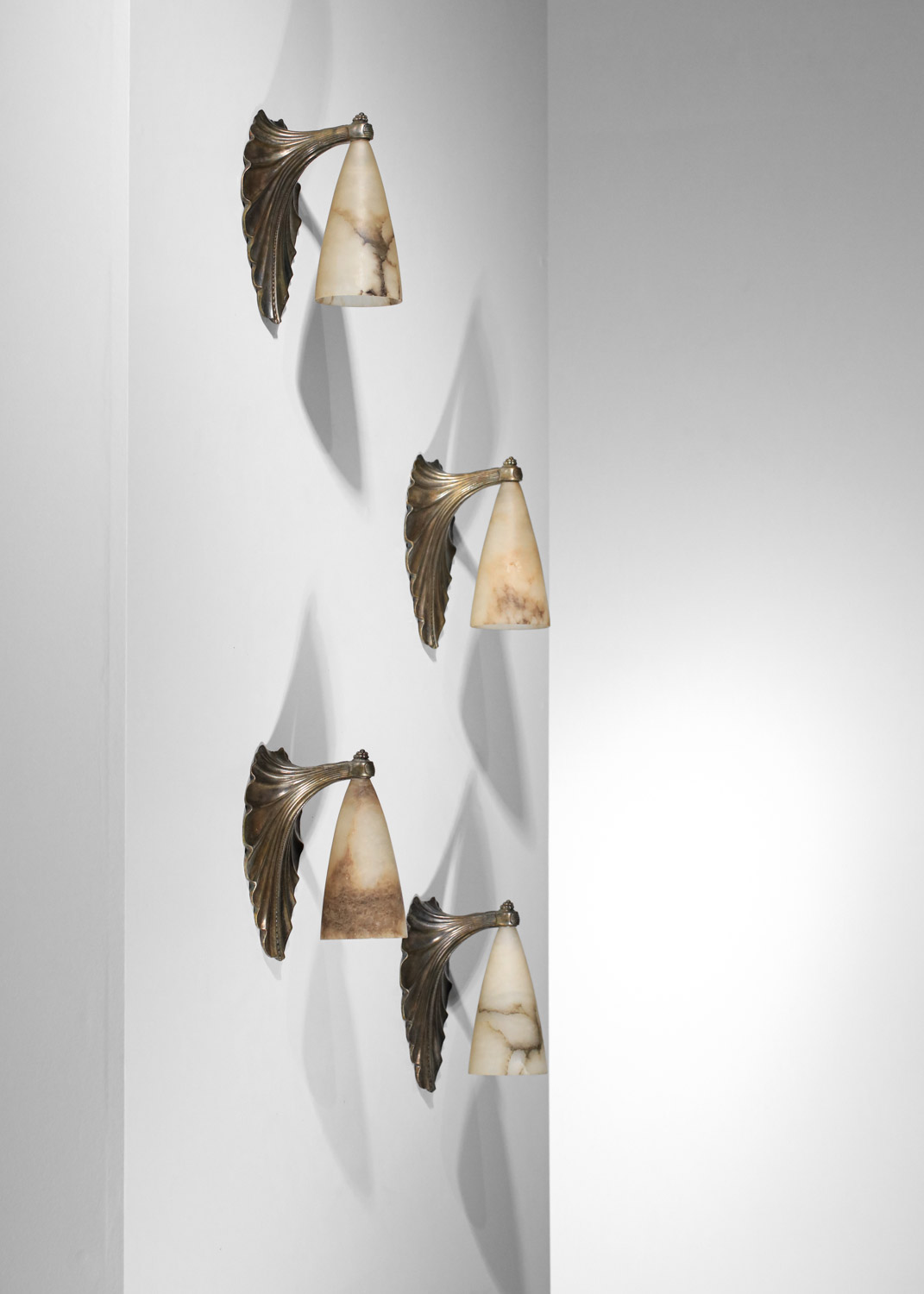 suite de 4 appliques Albert Cheuret en bronze et albâtre art déco moderniste années 30