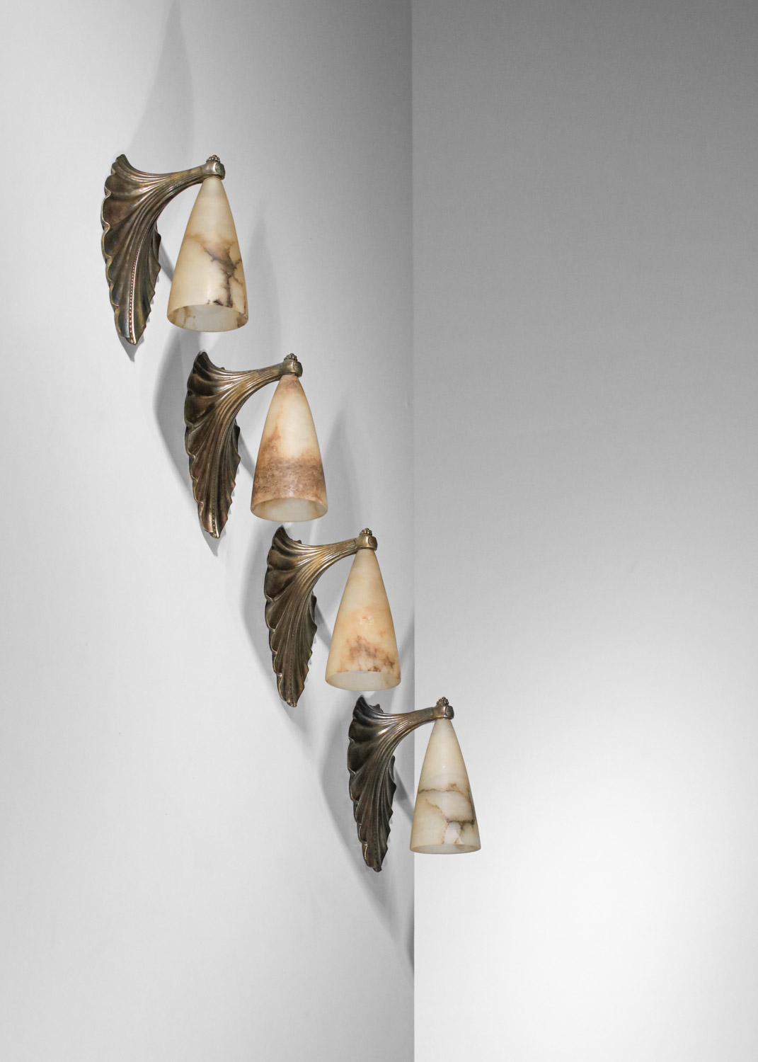 suite de 4 appliques Albert Cheuret en bronze et albâtre art déco moderniste années 30