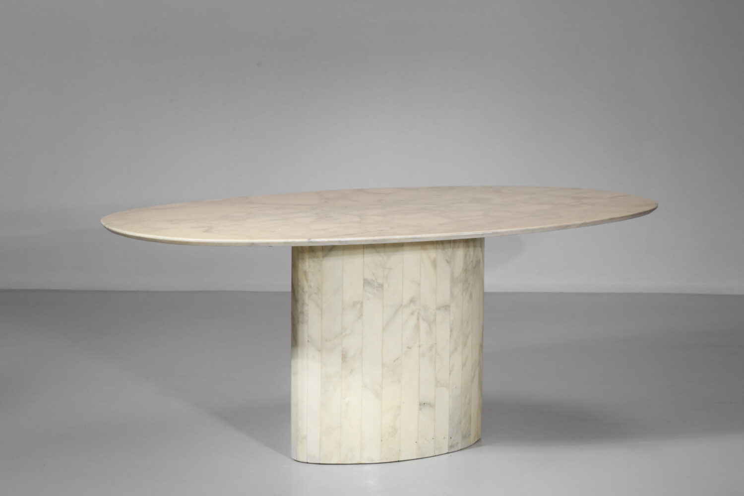 table à manger en marbre blanc de carrare ovale années 6032
