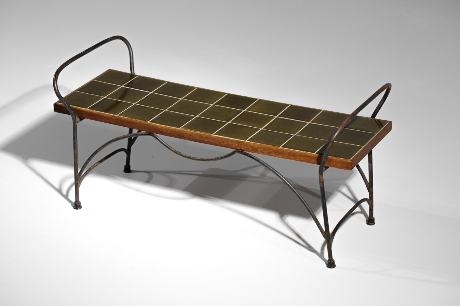 table basse en céramique kaki et piétement ondulé années 50 - G830