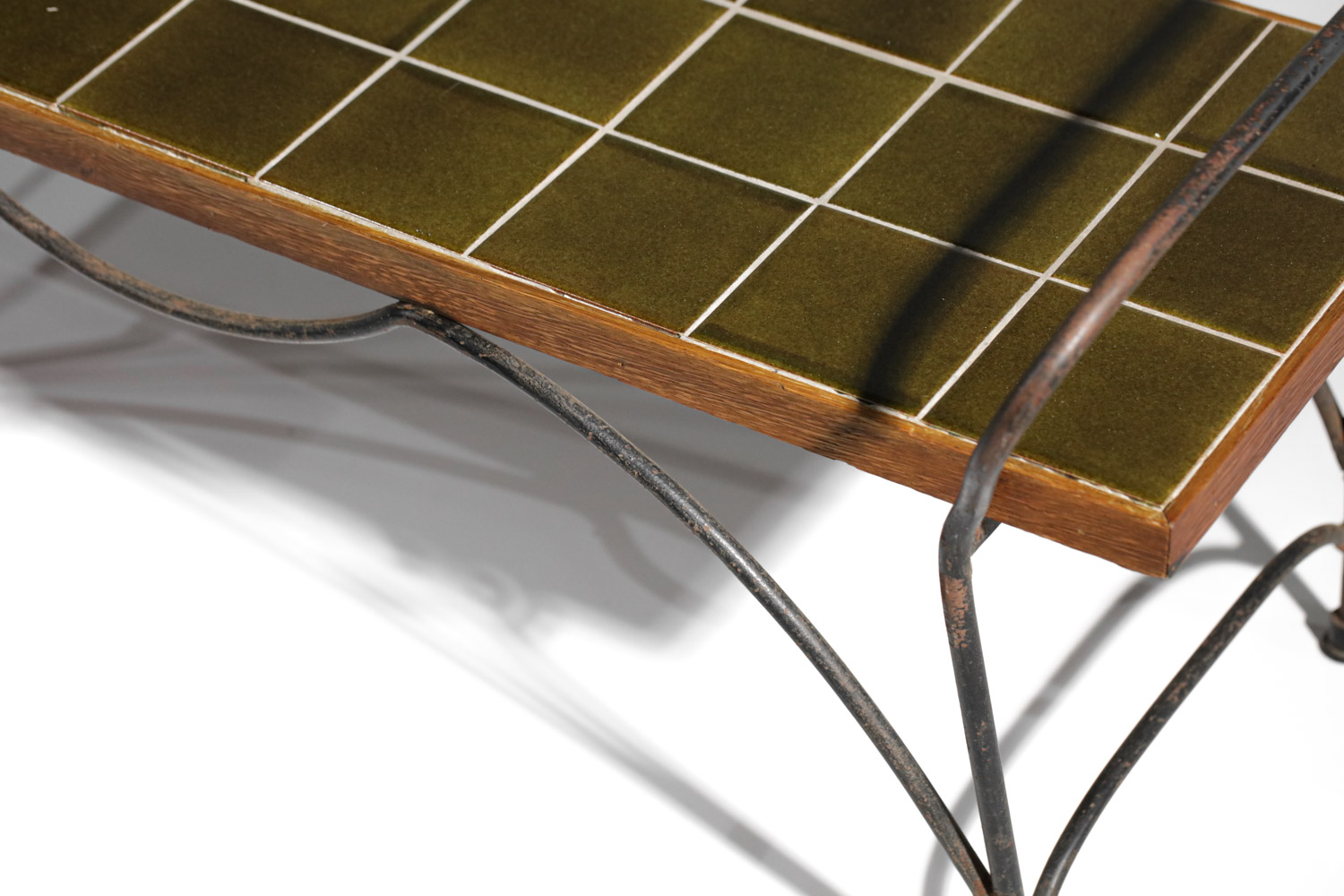 table basse en céramique kaki et piétement ondulé années 50 - G830
