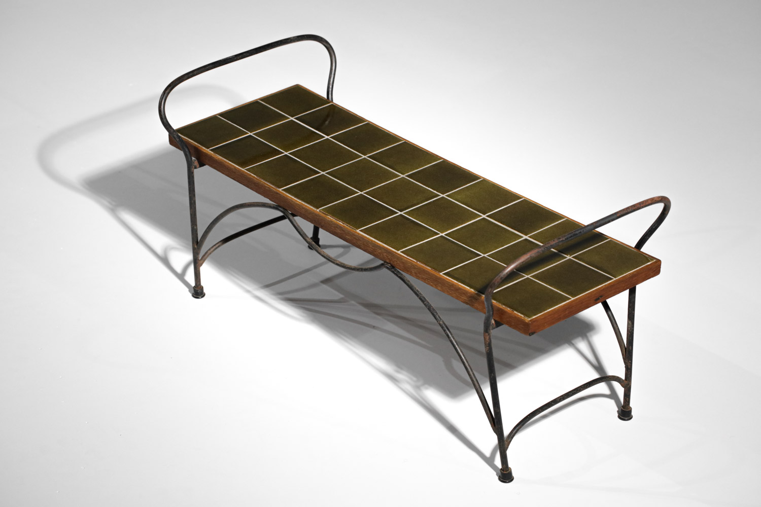 table basse en céramique kaki et piétement ondulé années 50 - G830