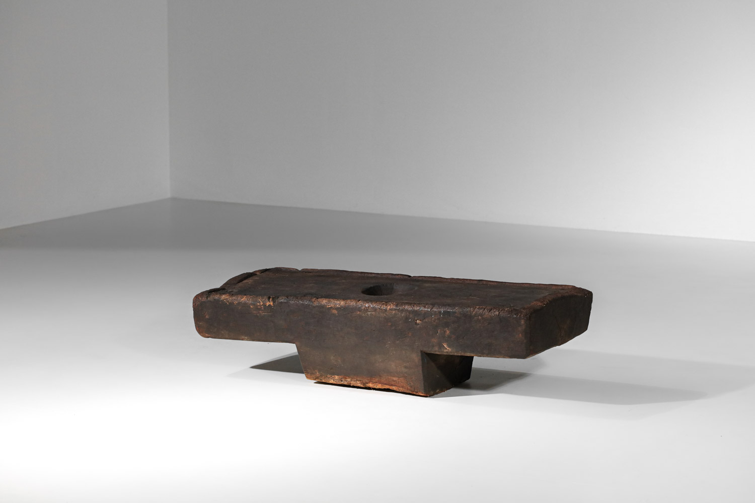 table basse mortier ethnique brutaliste en bois massif - H386