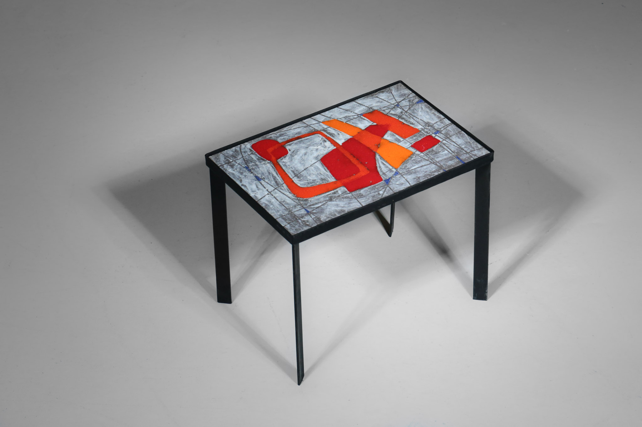 table d'appoint en pierre de lave emaillé années 60 style jean jaffeux5
