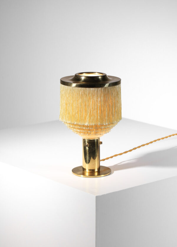 lampe de table suedoise hans agne jakobsson en laiton et frange en soie J221