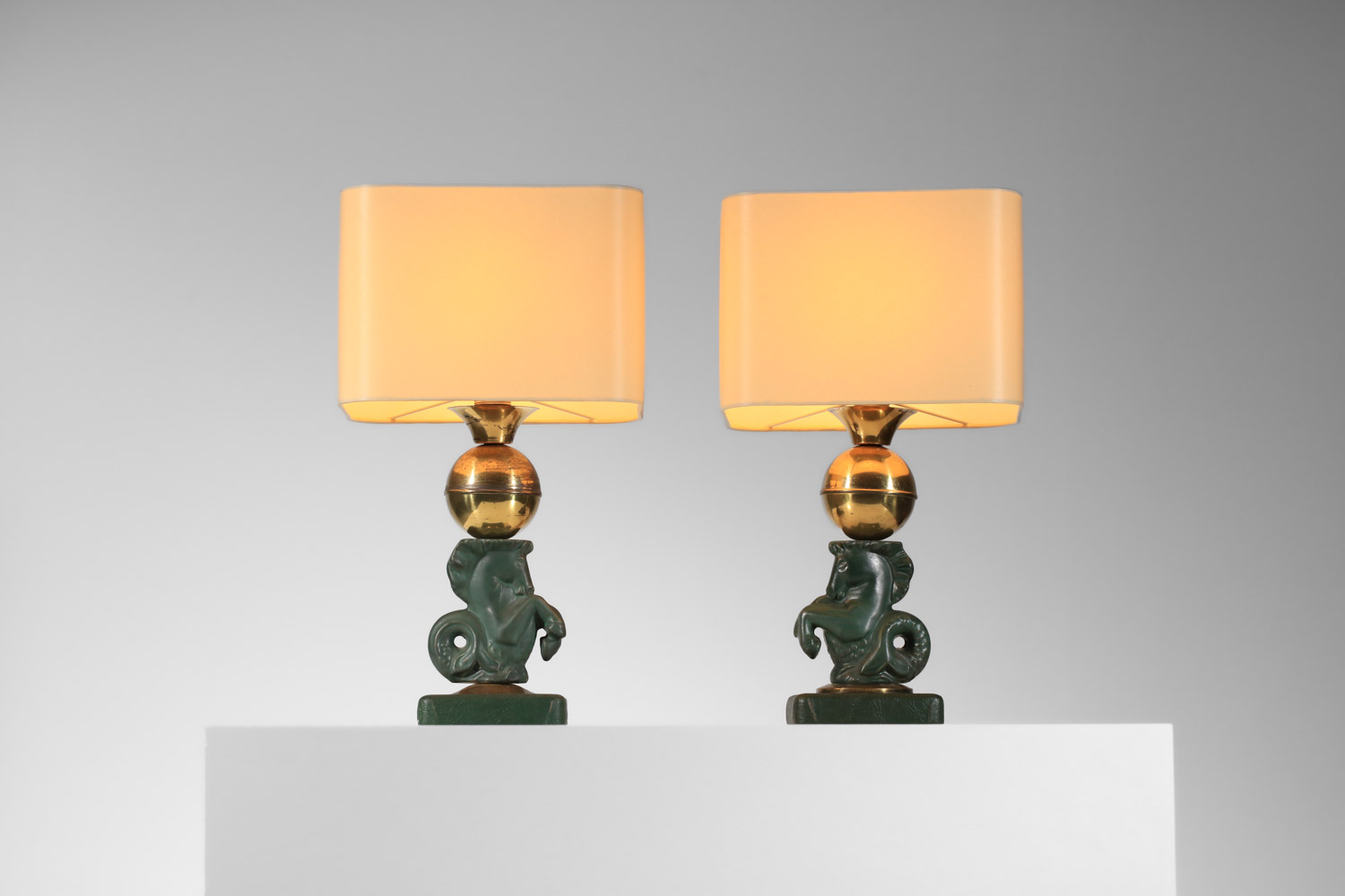 paire de lampe de table asselbur en ceramamique à decor de de cheval I012