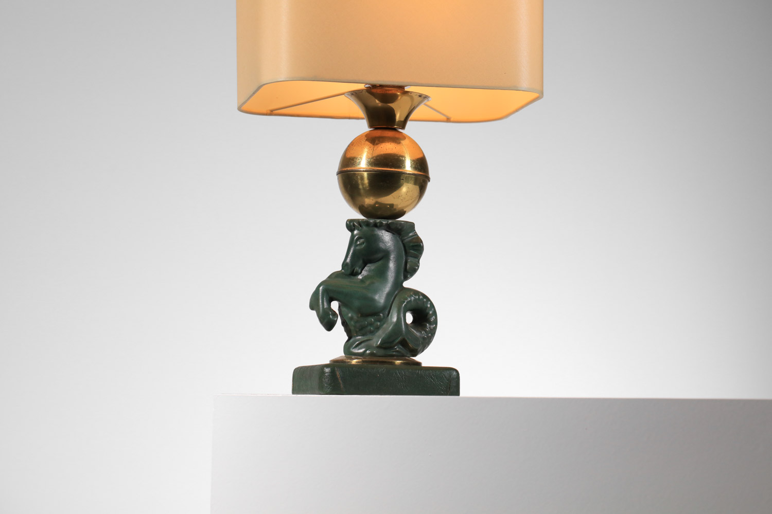 paire de lampe de table asselbur en ceramamique à decor de de cheval I012