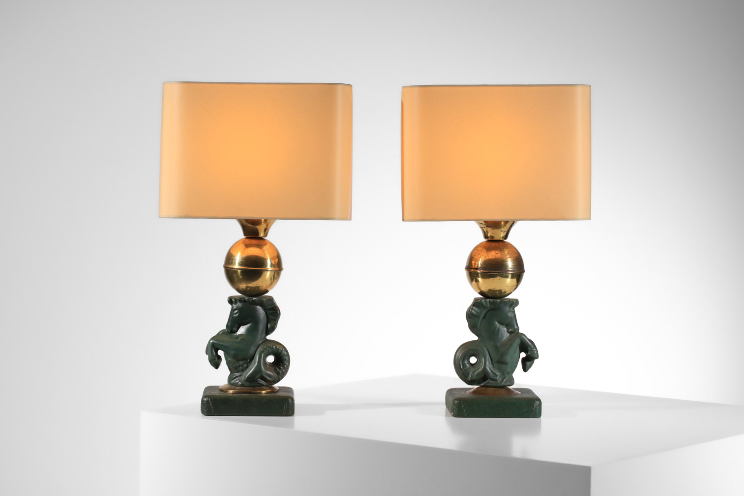 paire de lampe de table asselbur en ceramamique à decor de de cheval I012