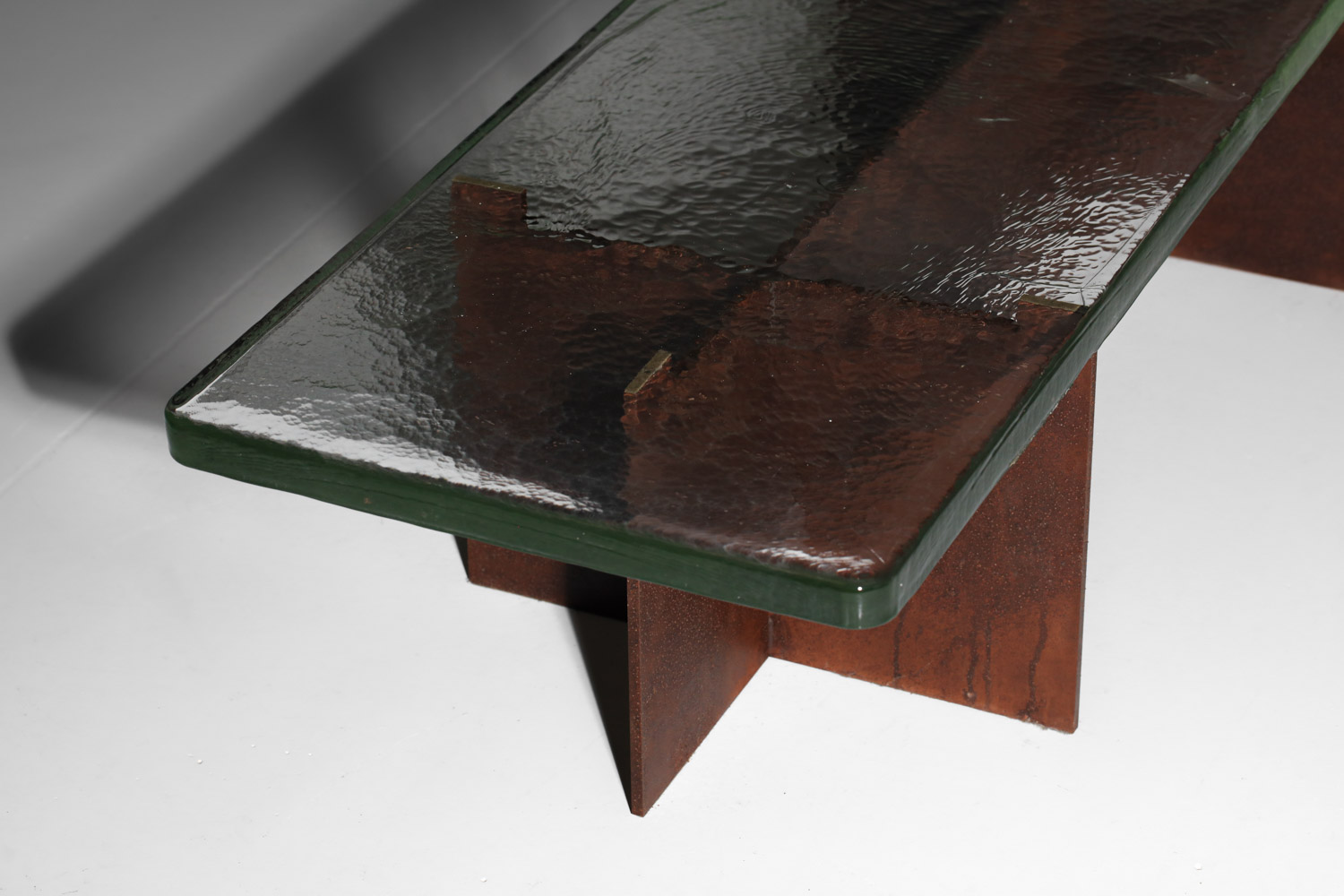 table basse danke studio dalle de verre transparente et acier- DK023/3