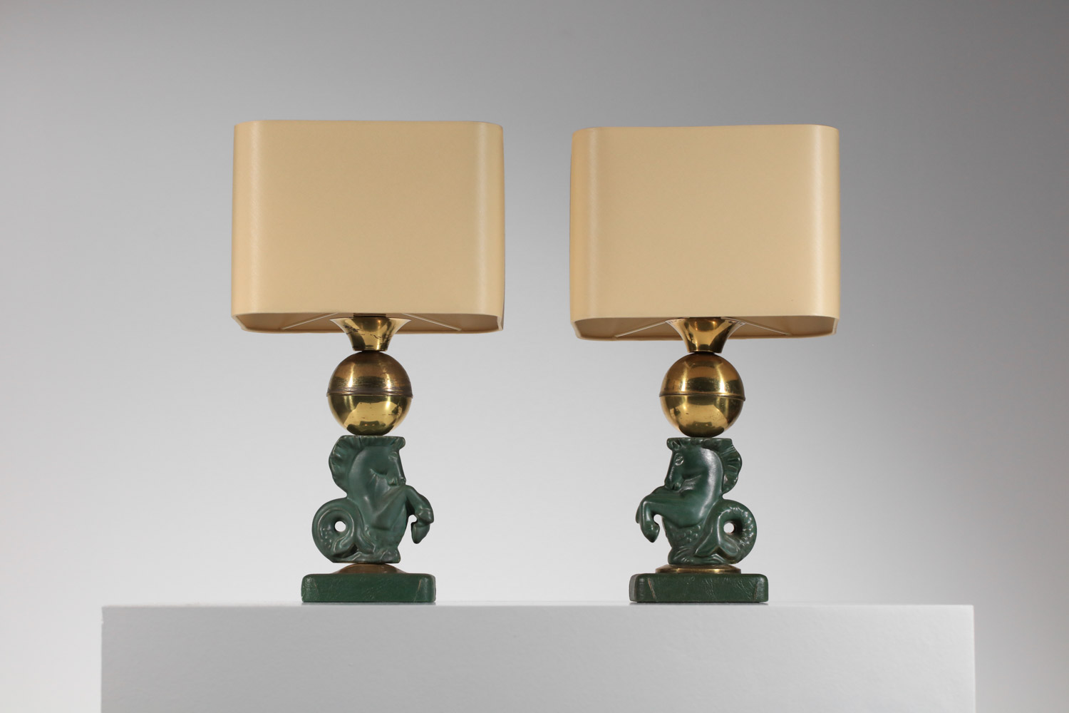 paire de lampe de table asselbur en ceramamique à decor de de cheval I012