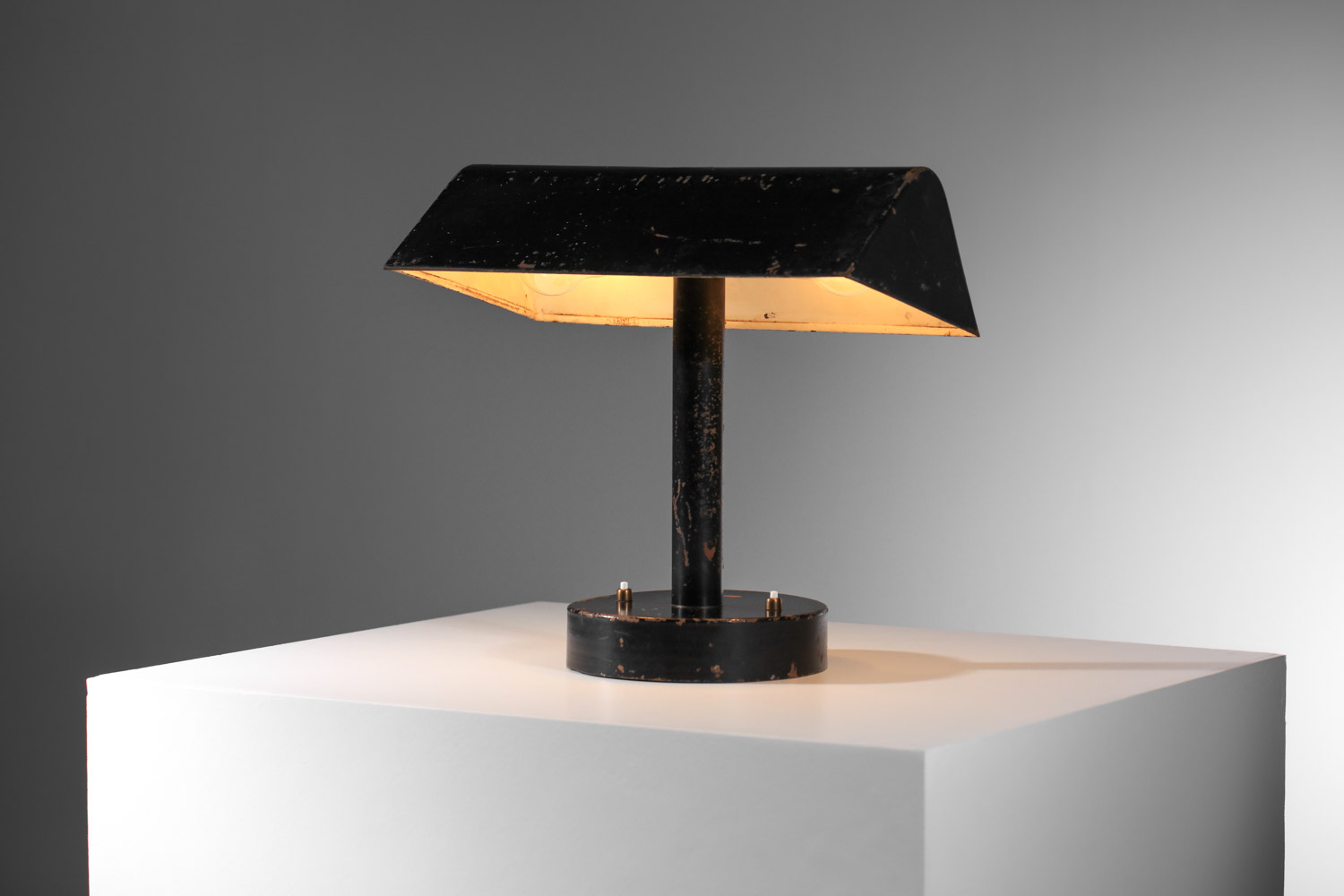 Lampe de table orientable des années 1950 dans le style de Le Corbusier- H414