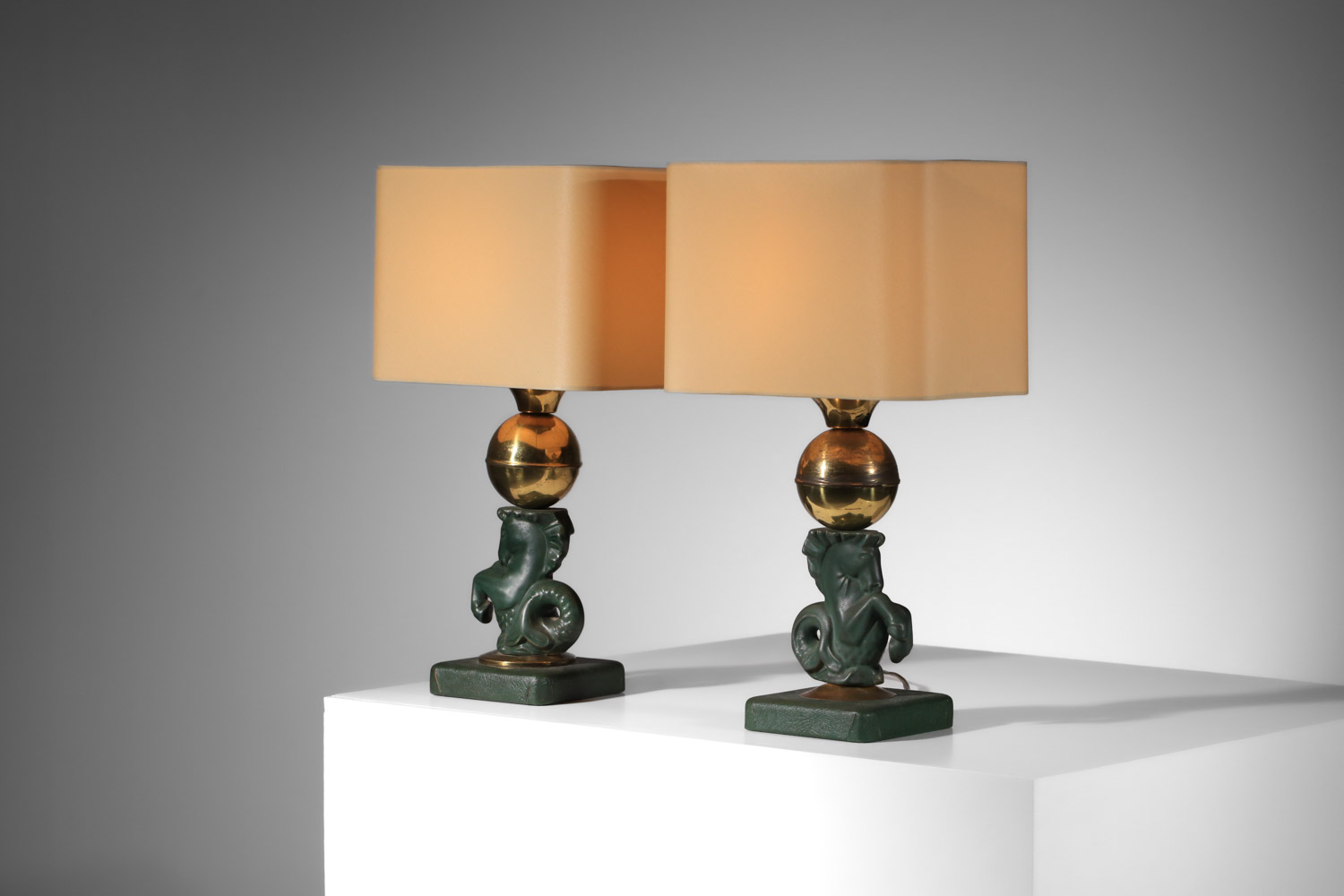 paire de lampe de table asselbur en ceramamique à decor de de cheval I012