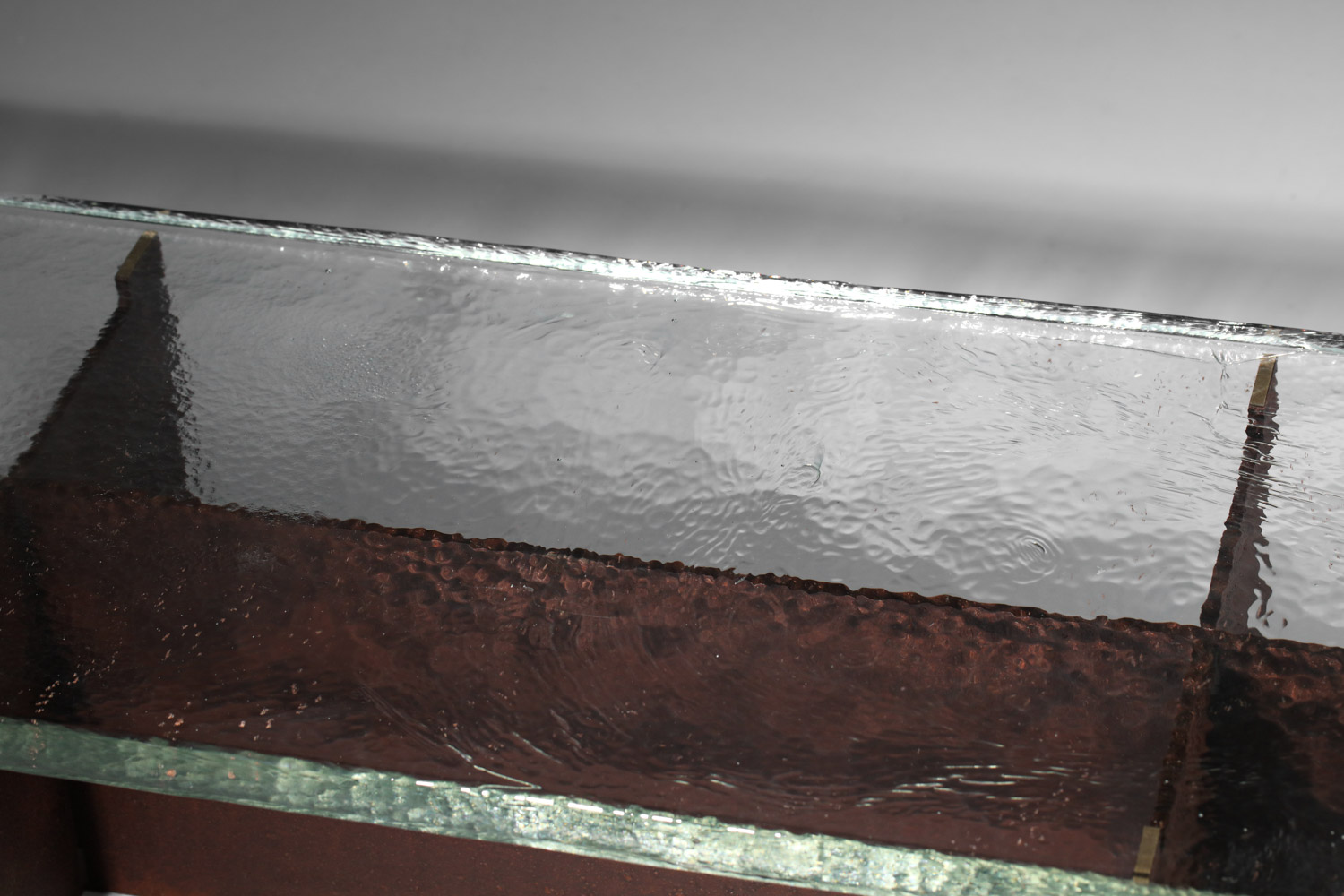 table basse danke studio dalle de verre transparente et acier- DK023/3