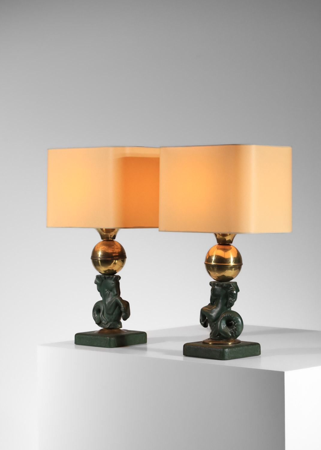 paire de lampe de table asselbur en ceramamique à decor de de cheval I012