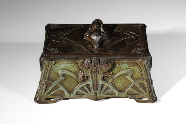 boite art nouveau Guénardeau en regule patiné - J198