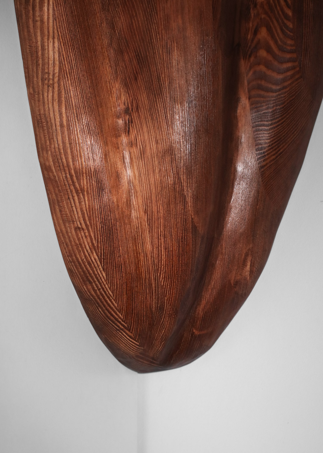 applique d'angle en bois sculpté par vincent vincent - VV126