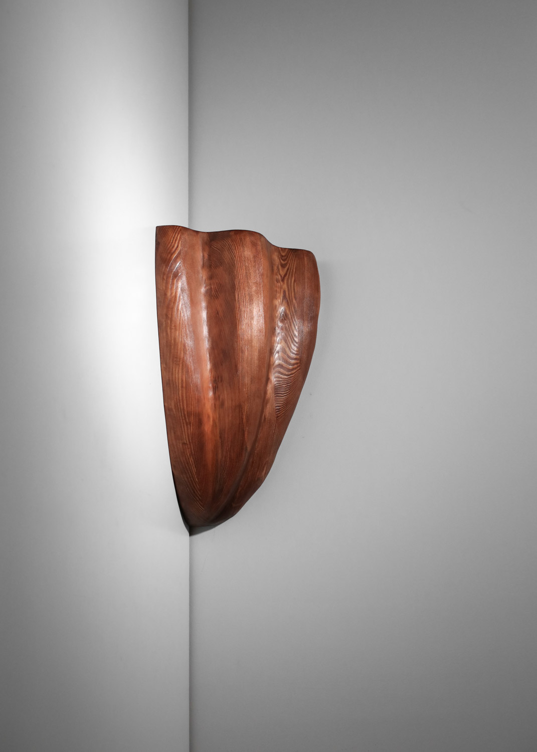 applique d'angle en bois sculpté par vincent vincent - VV126