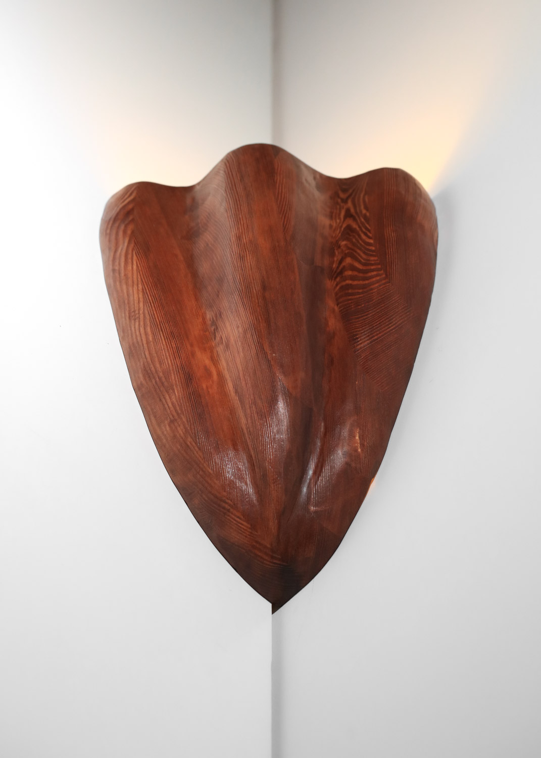 applique d'angle en bois sculpté par vincent vincent - VV126