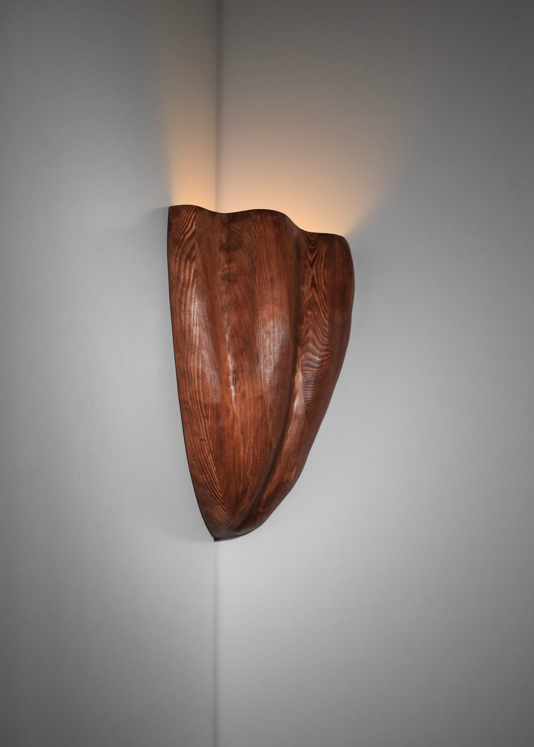 applique d'angle en bois sculpté par vincent vincent - VV126