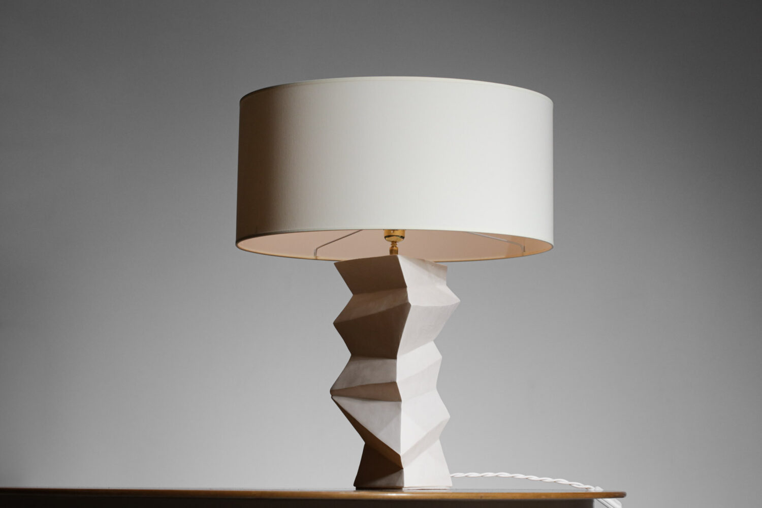 Lampe de table moderne plâtre style Jean Michel Franck - G171