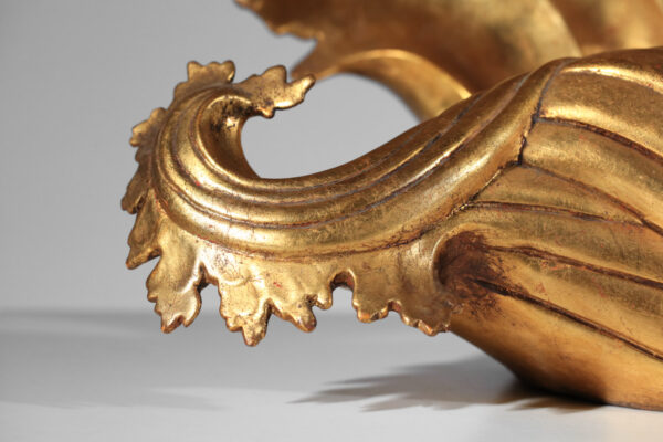 grande lampe coquillage à poser en plâtre doré à la feuille des années 50 - J023