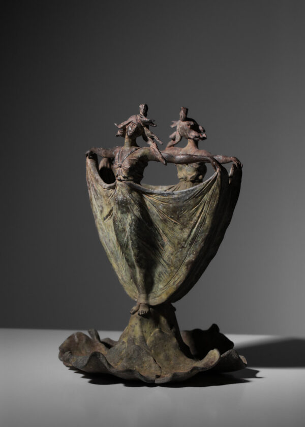 Vase art nouveau en régule à décor de danseuse - J460