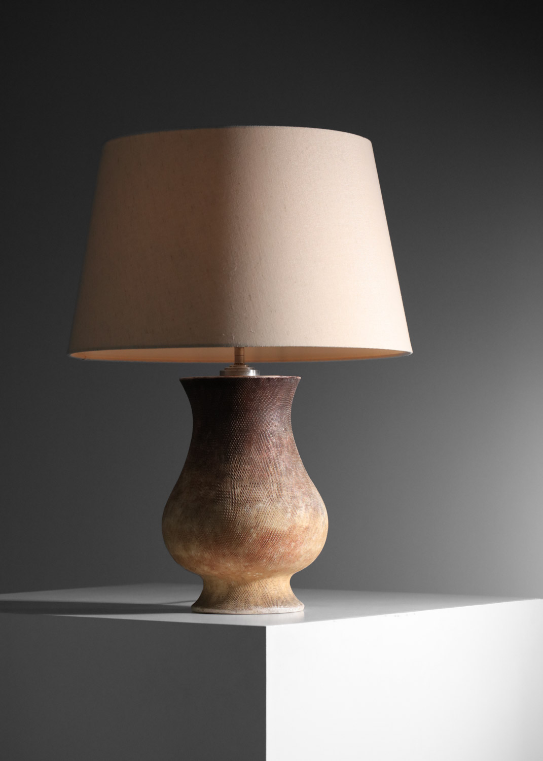 grande lampe de table en céramique dans le style de jean besnard art déco signée am - I67