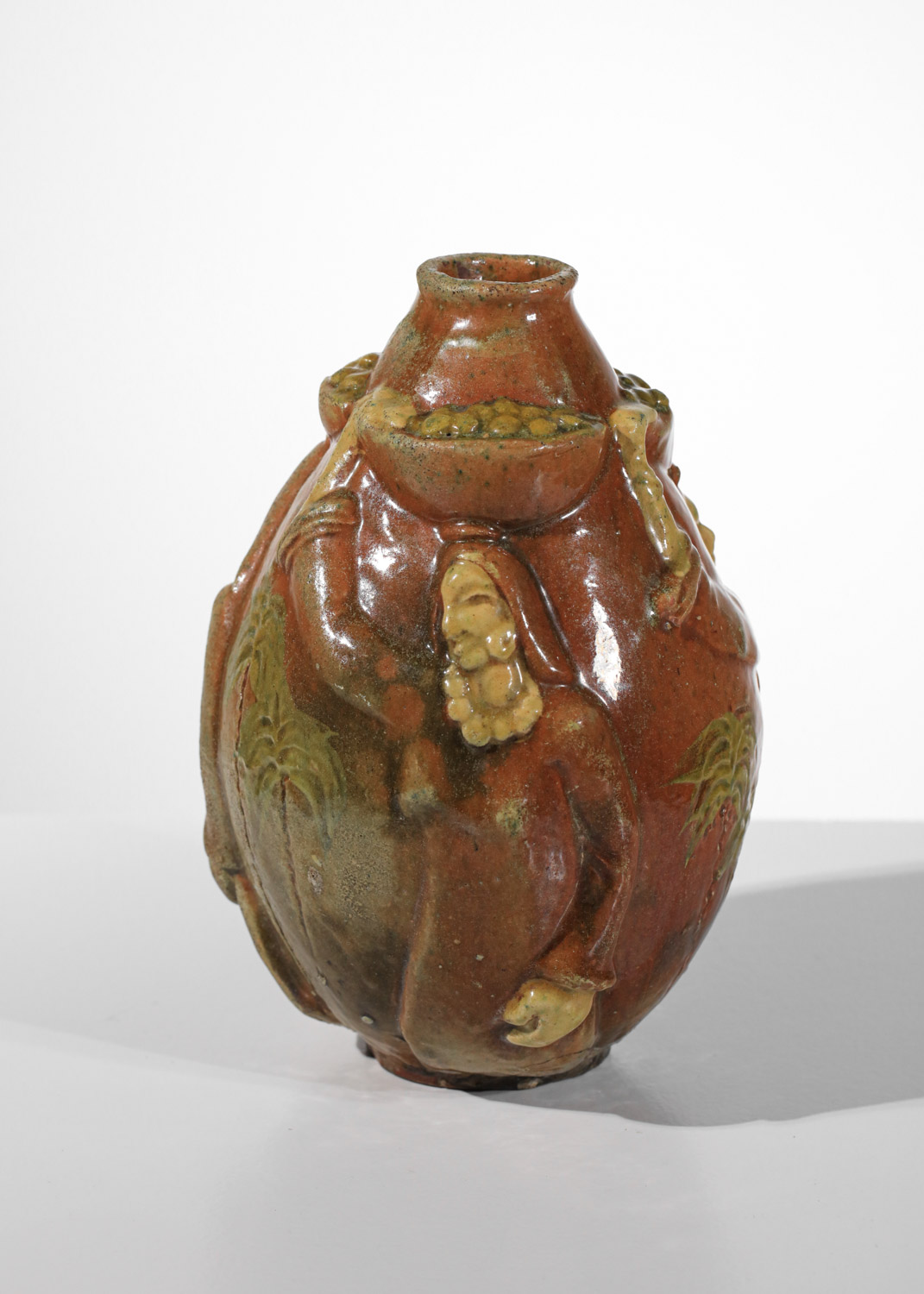 vase céramique Art déco à décors orientaliste massif bas-relief porteuse de fruits et palmiers style Paul Pouchol - J598