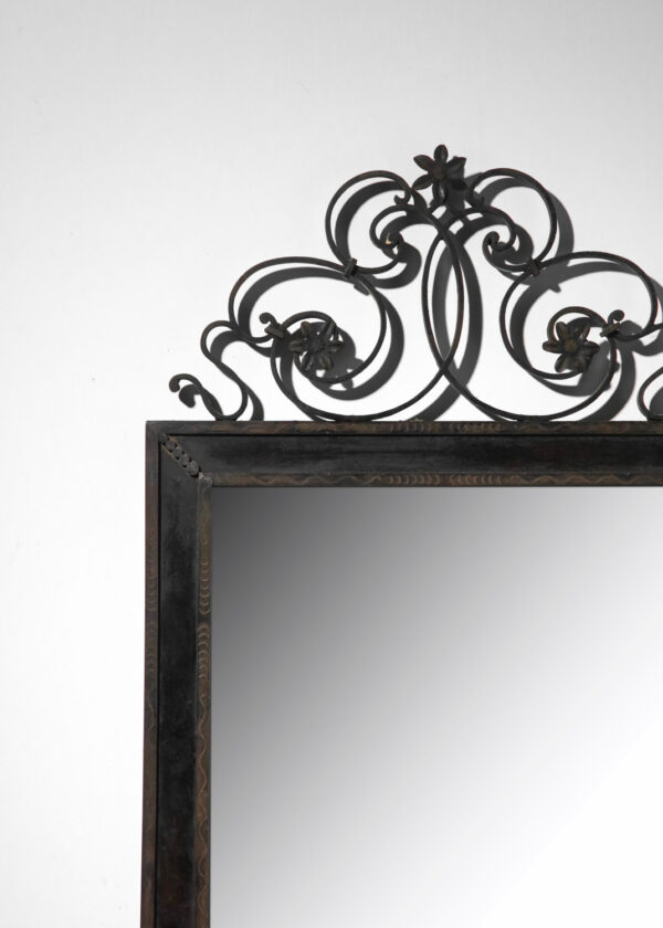 Miroir en fer forger des années 30 à decor floral gravé J363